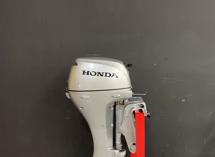 Honda 20 HP powertilt